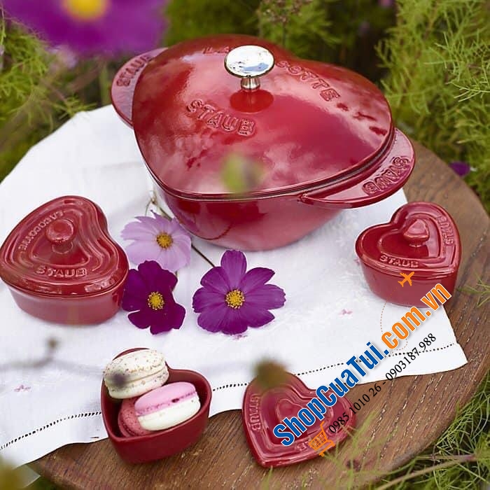 Nồi gang đúc trái tim nguyên khối Staub 20cm - made in France - MÀU ĐỎ
