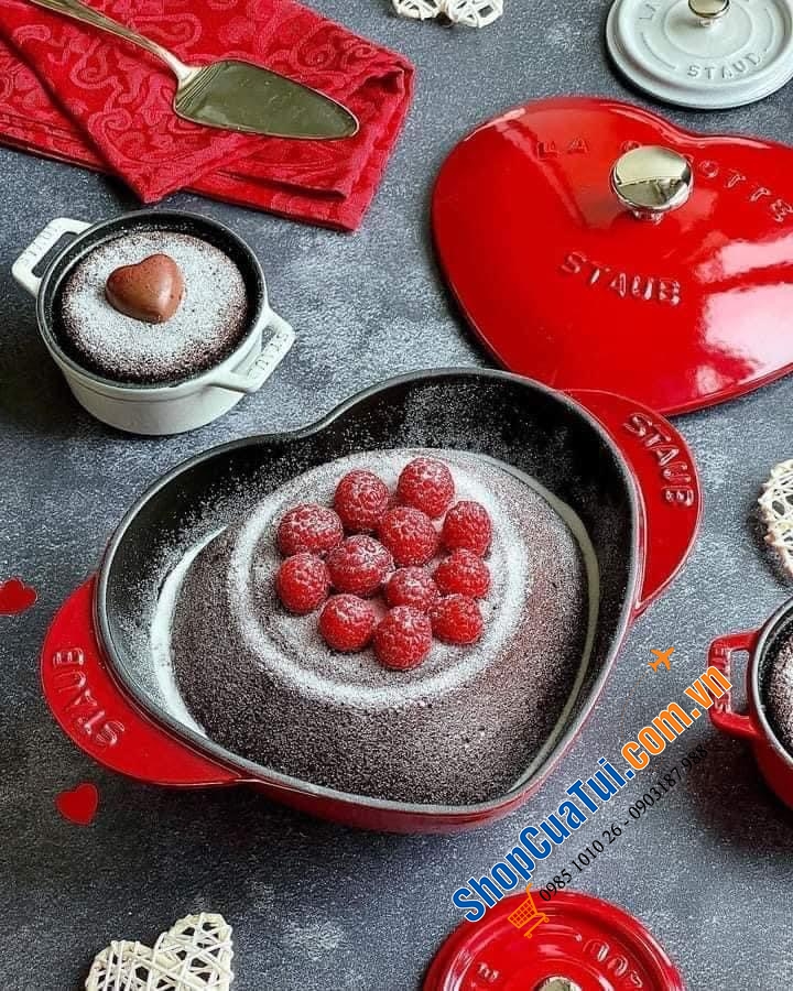 Nồi gang đúc trái tim nguyên khối Staub 20cm - made in France - MÀU ĐỎ