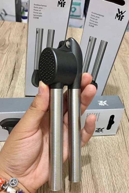 KẸP TỎI WMF - tạo lực hỗ trợ ép tỏi được dễ dàng, nhỏ, sạch