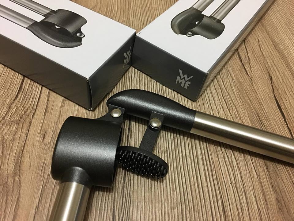 KẸP TỎI WMF - tạo lực hỗ trợ ép tỏi được dễ dàng, nhỏ, sạch