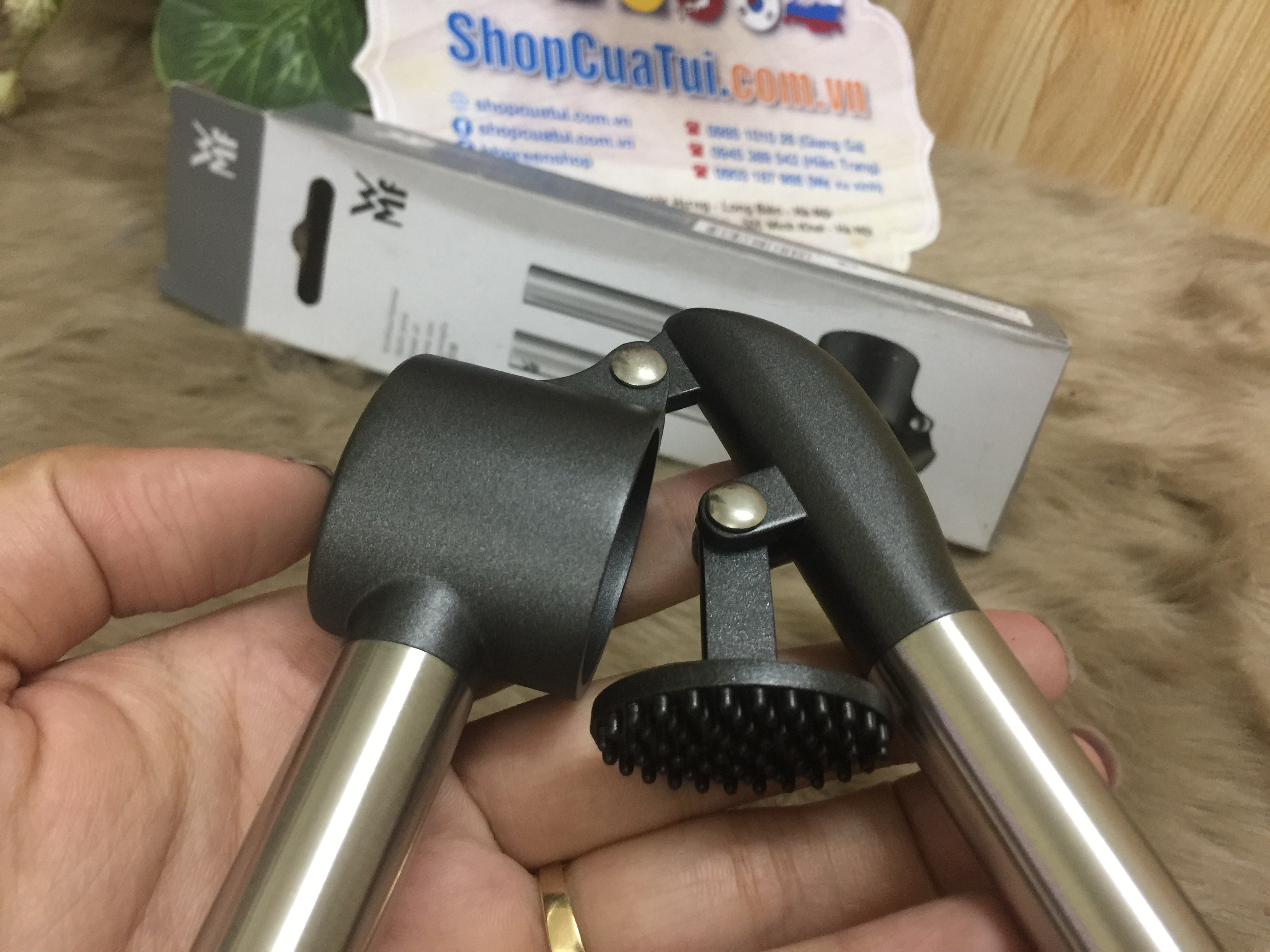 KẸP TỎI WMF - tạo lực hỗ trợ ép tỏi được dễ dàng, nhỏ, sạch