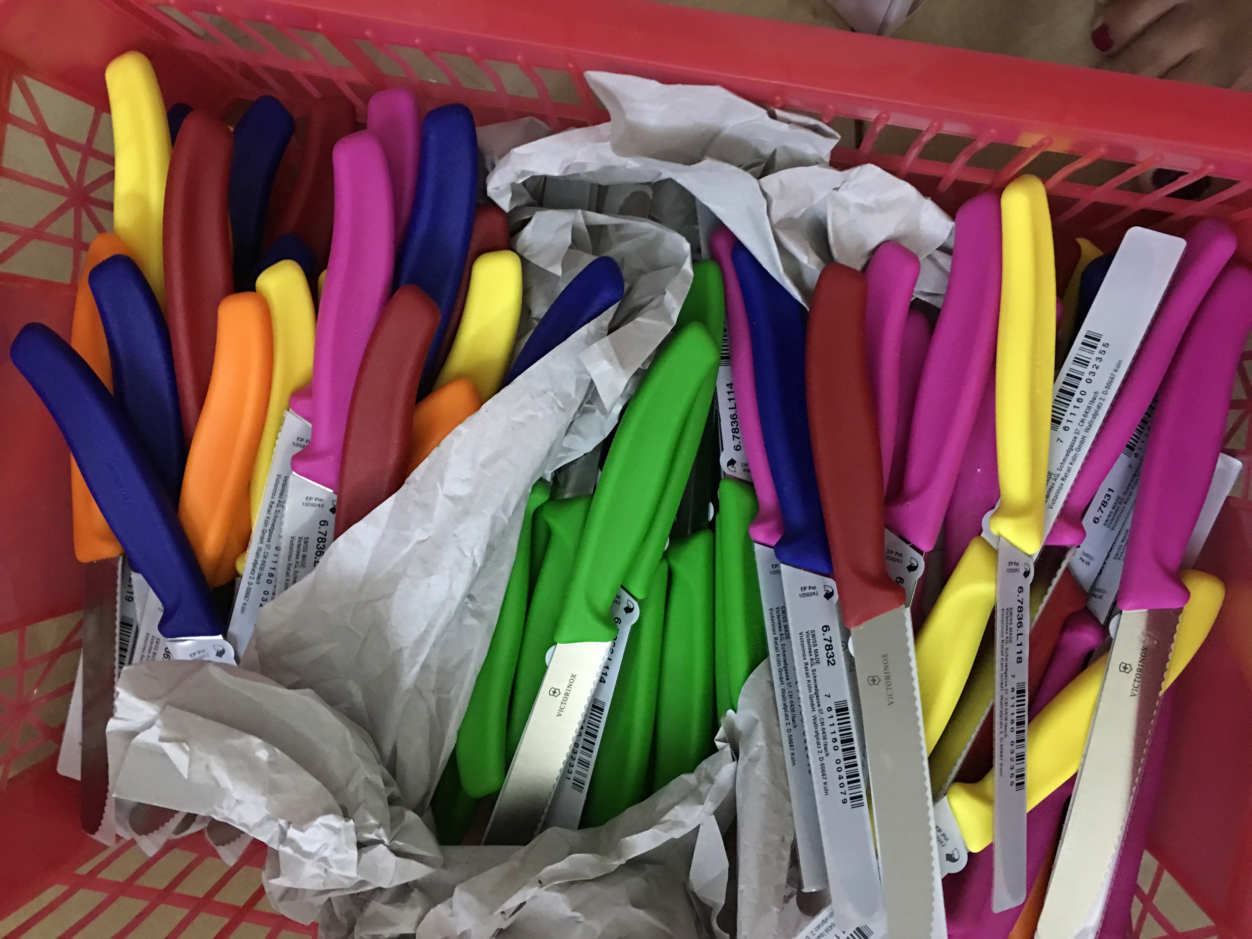 DAO THUỴ SỸ VICTORINOX GỌT CỰC NGỌT LUÔN Ạ - DÙNG LÂU NĂM KHÔNG PHẢI MÀI.