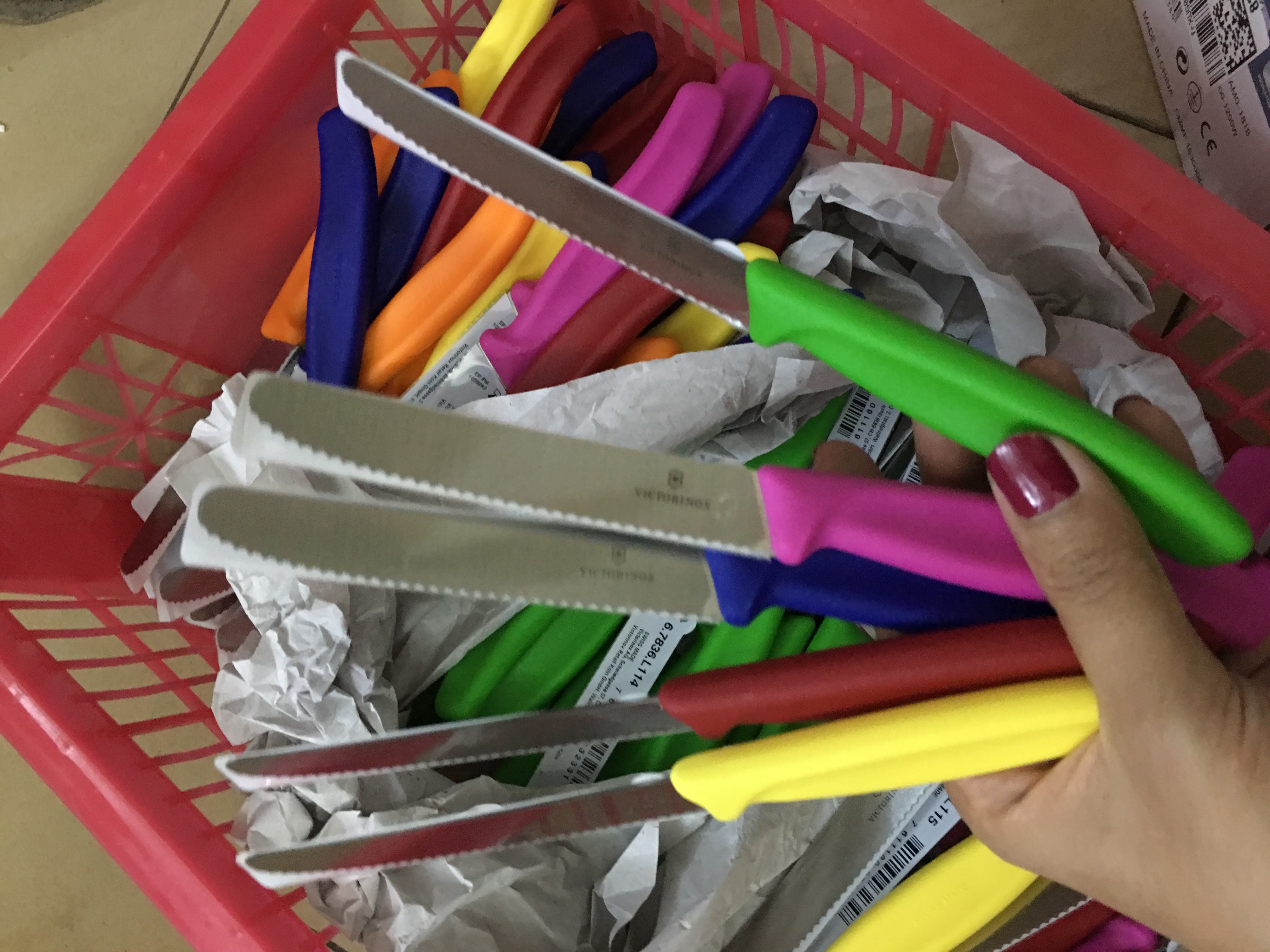 DAO THUỴ SỸ VICTORINOX GỌT CỰC NGỌT LUÔN Ạ - DÙNG LÂU NĂM KHÔNG PHẢI MÀI.