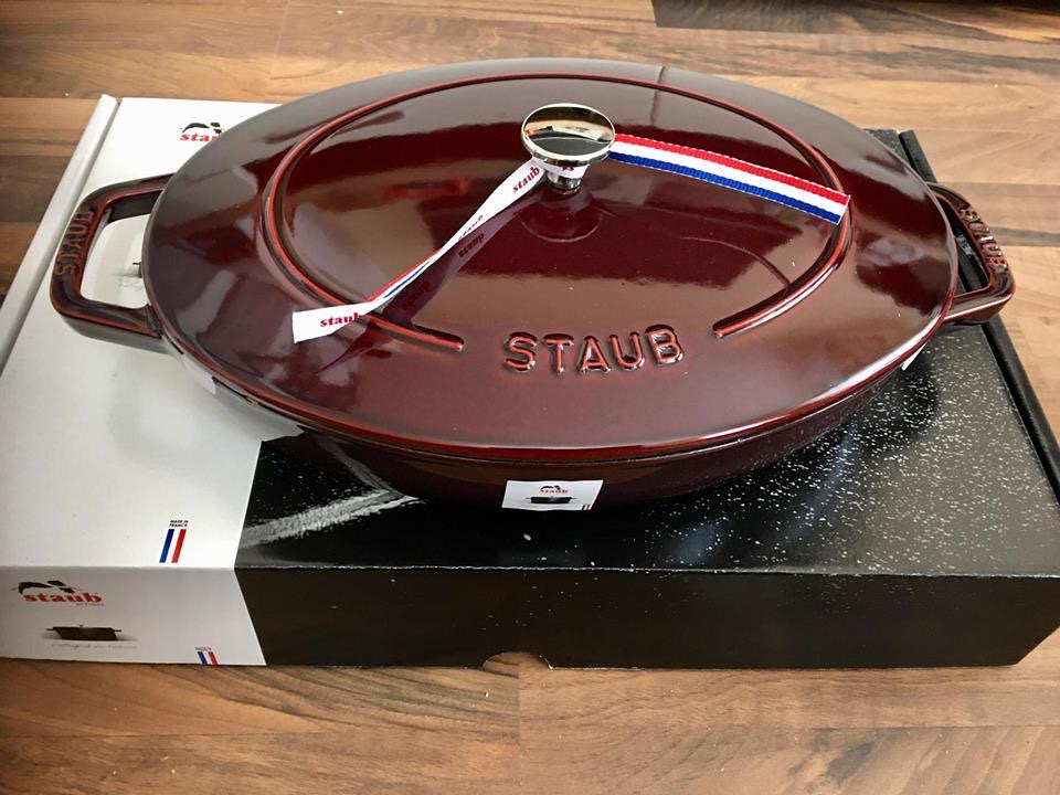 NỒI OVAL STAUB ĐỎ ĐÔ - MADE IN FRANCE
