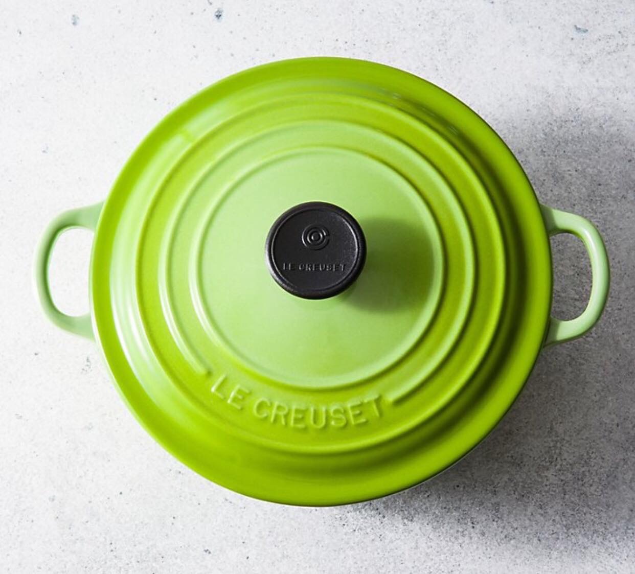 Le Creuset mà xanh Kiwi. 