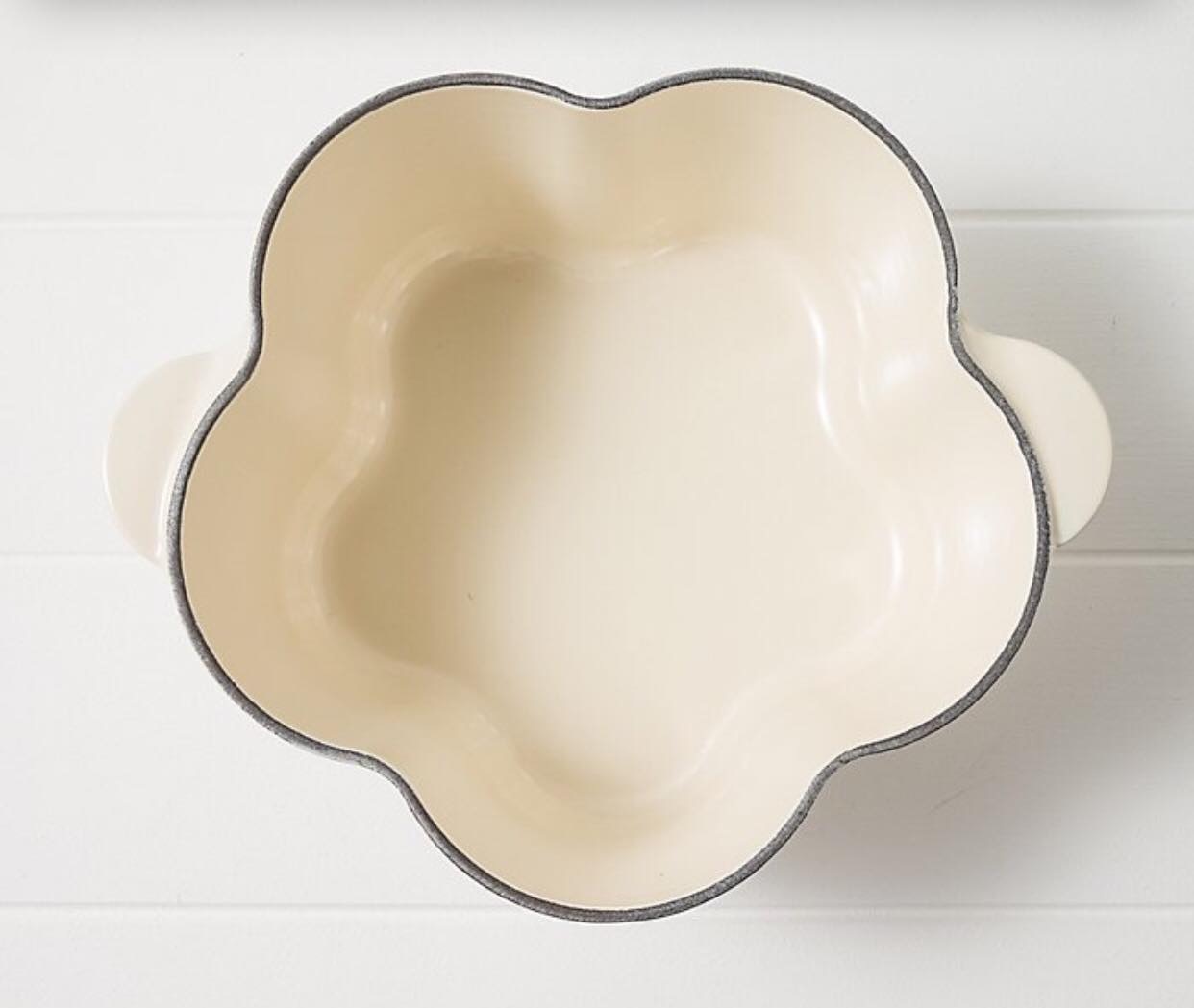 Nồi gang Le Creuset hình hoa