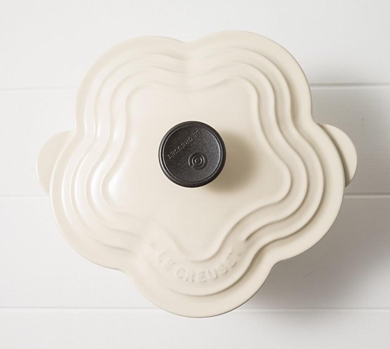 Nồi gang Le Creuset hình hoa