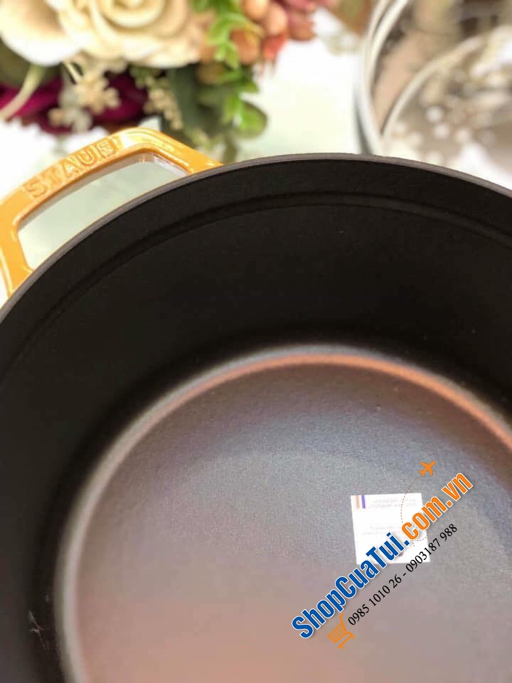 NỒI GANG ĐÚC STAUB KÈM XỬNG HẤP SIZE 26 CM MÀU VÀNG MÙ TẠC