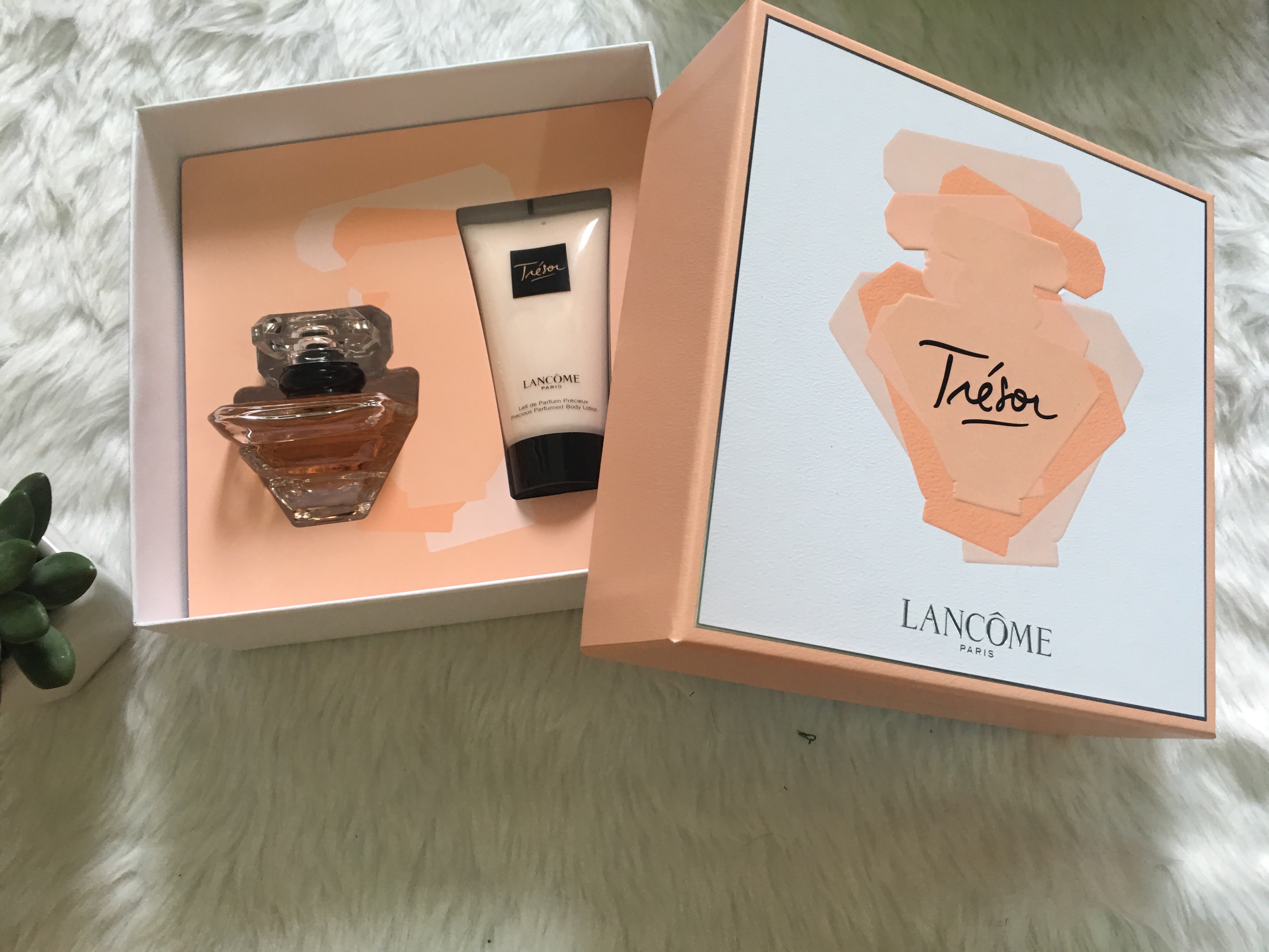 Nước hoa nữ Lancome Tresor EDP sang trọng, quyến rũ, nữ tính 30ml + tặng kèm thêm body lotion 50ml 