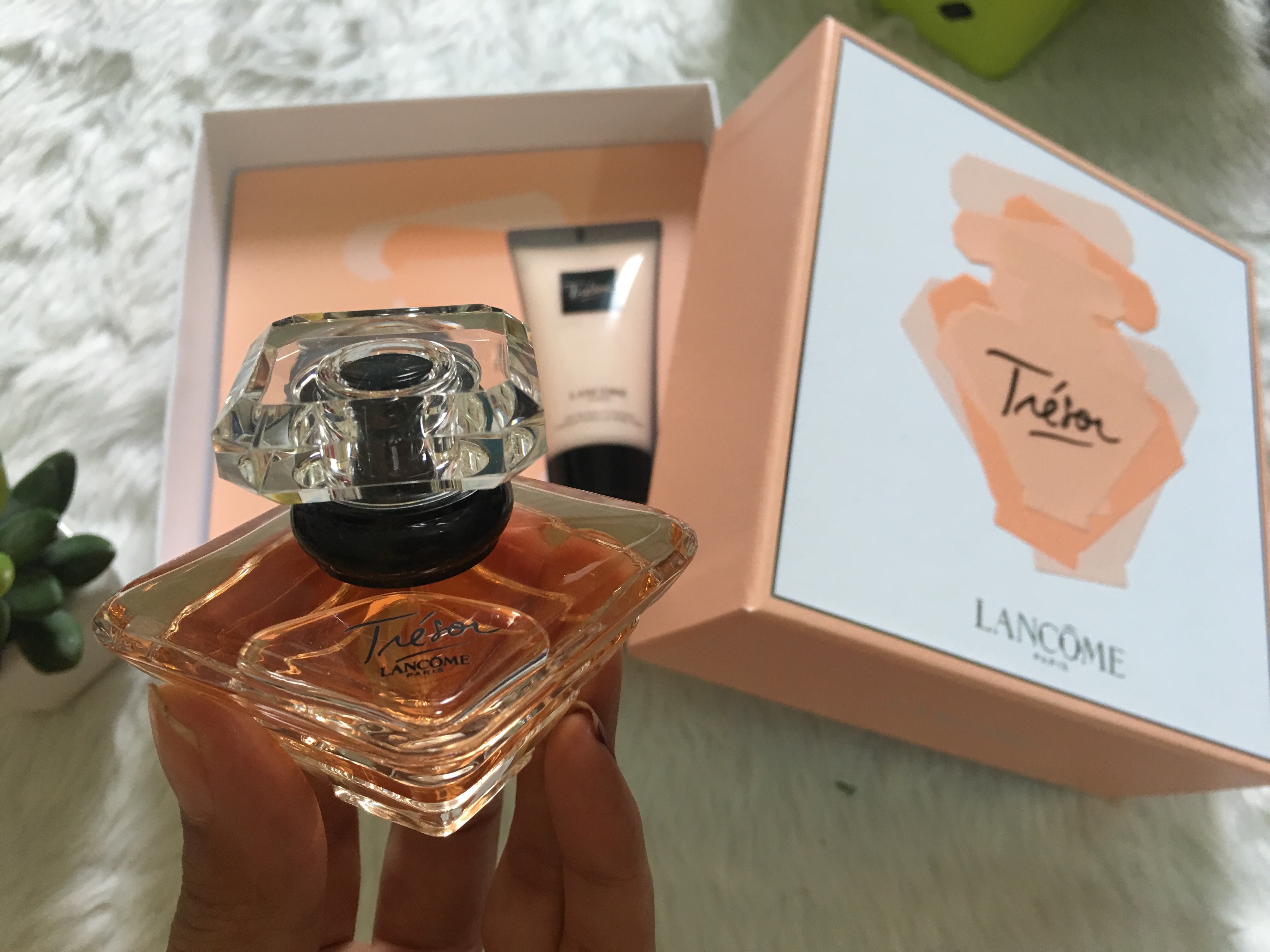 Nước hoa nữ Lancome Tresor EDP sang trọng, quyến rũ, nữ tính 30ml + tặng kèm thêm body lotion 50ml 