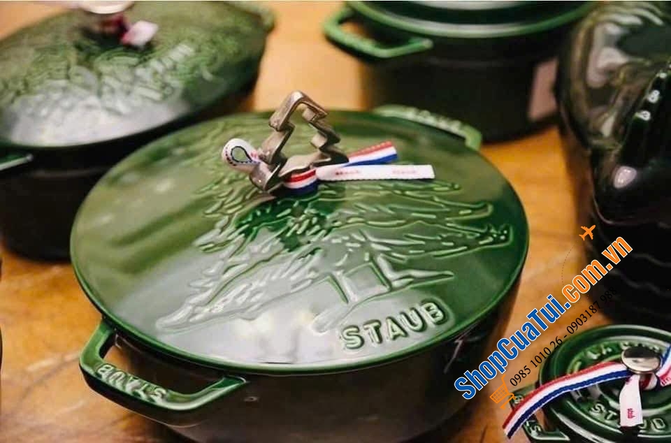 NỒI CHẢO GANG ĐÚC STAUB 24cm màu xanh - màu trắng hoạ tiết cây thông - MADE IN FRANCE