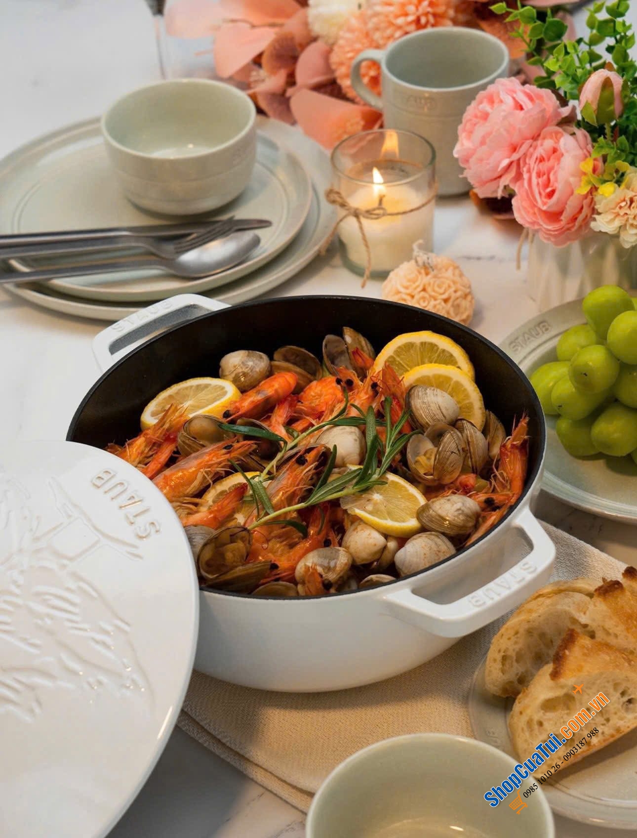 NỒI CHẢO GANG ĐÚC STAUB 24cm màu xanh - màu trắng hoạ tiết cây thông - MADE IN FRANCE