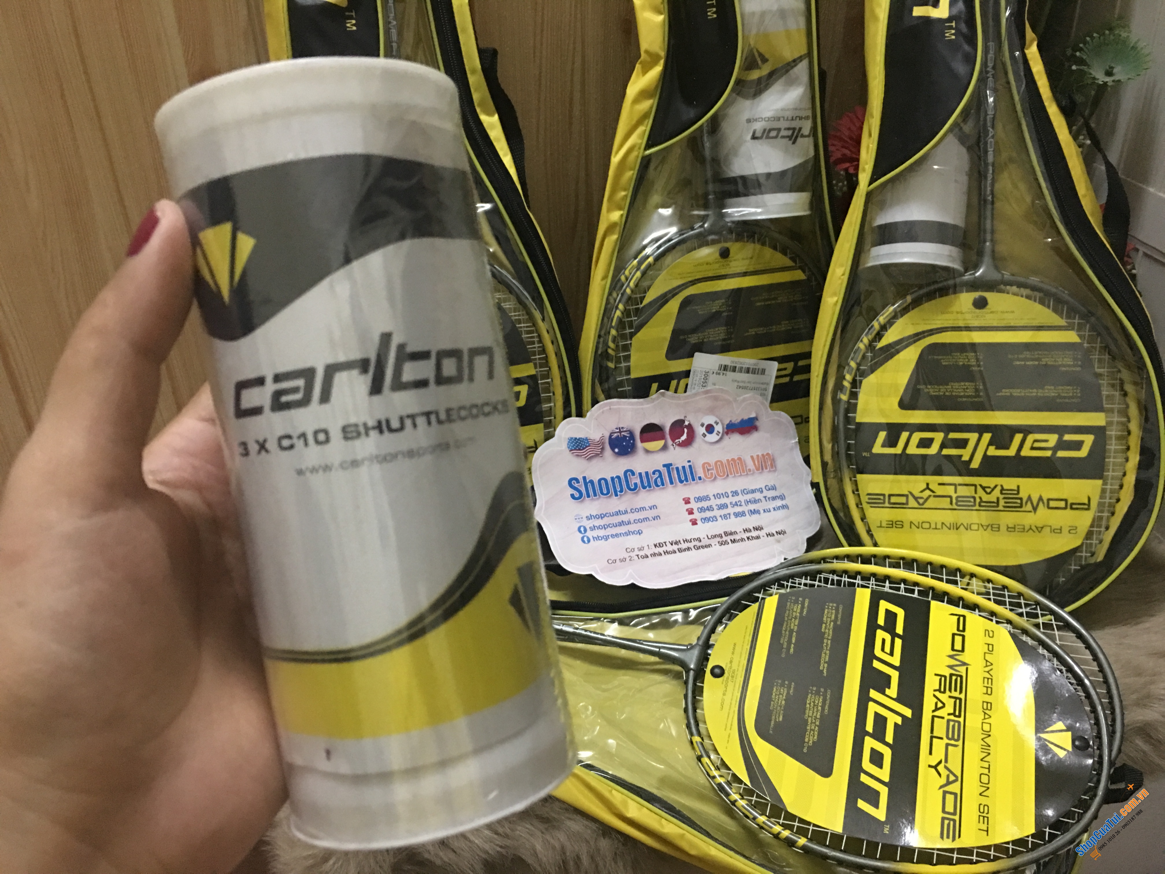 Set gồm 2 vợt và 1 ống gồm 3 quả cầu lông Carlton
