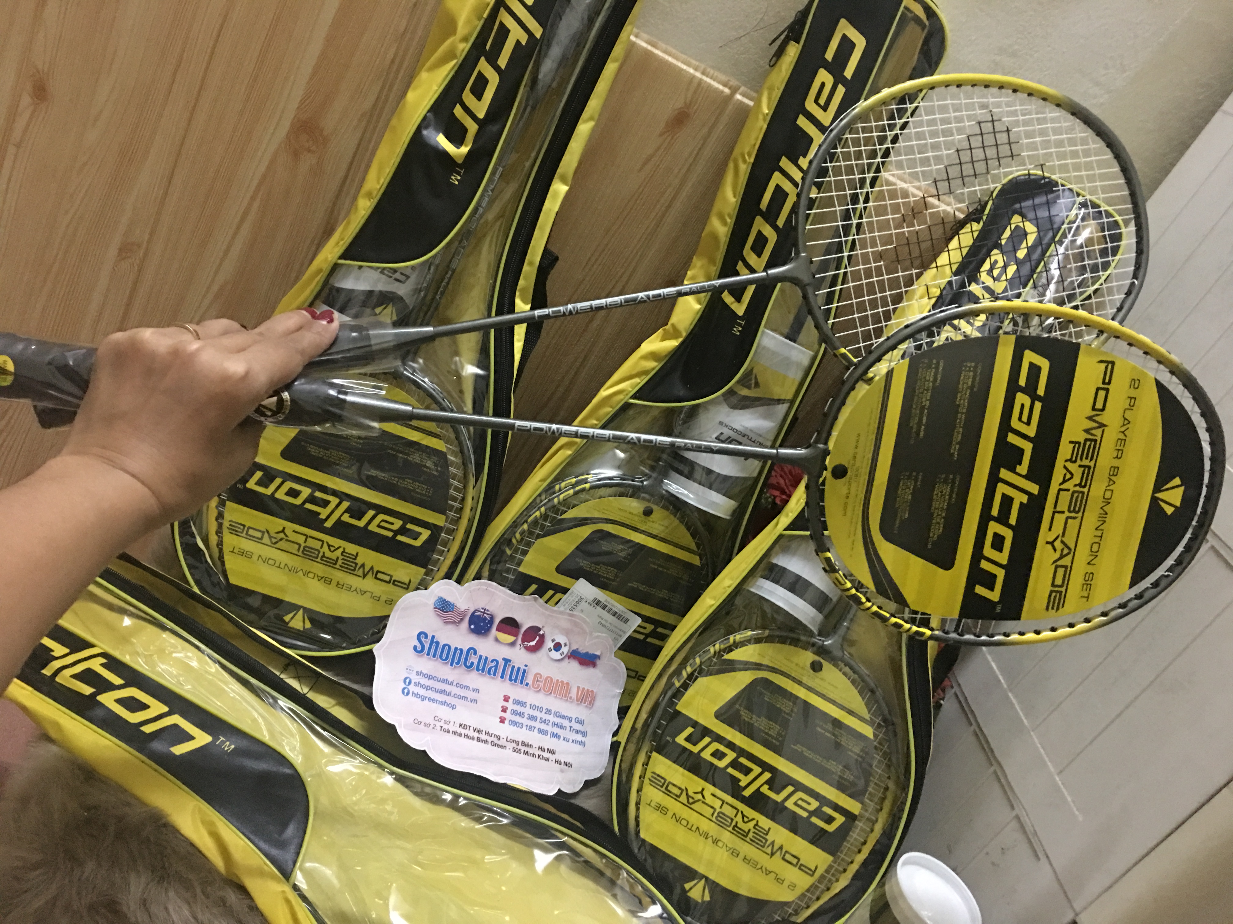 Set gồm 2 vợt và 1 ống gồm 3 quả cầu lông Carlton