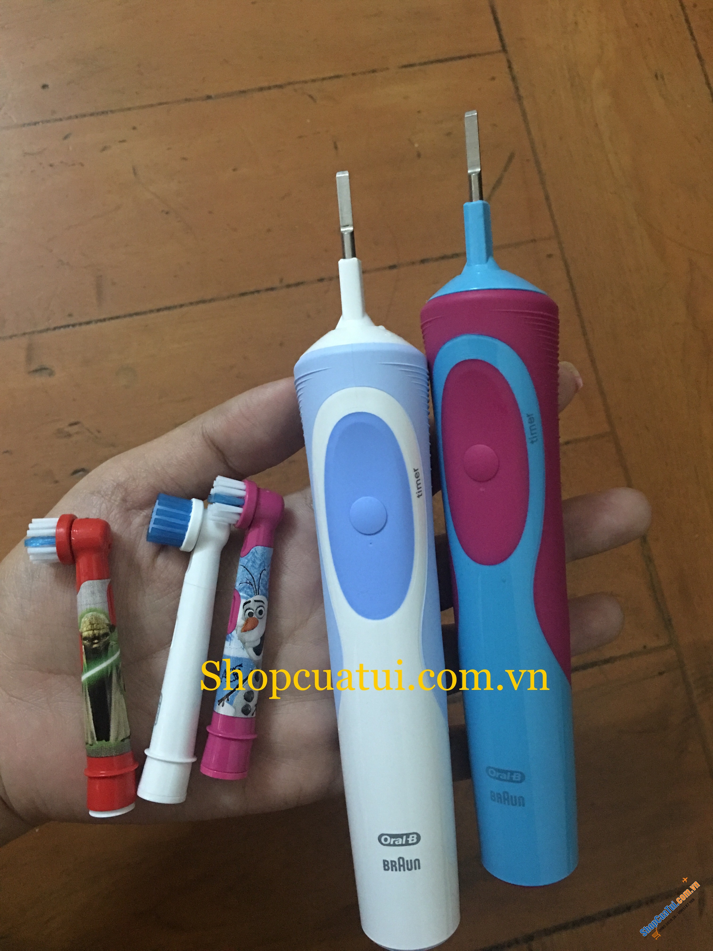 BÀN CHẢI ĐIỆN ORAL B CHO TRẺ KÈM 3 ĐẦU SƠ CUA và TUÝP KEM ĐÁNH RĂNG - MADE IN GERMANY
