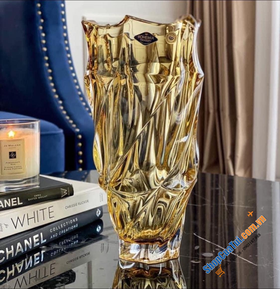 Lọ hoa cao cấp Bohemia Flamenco 30cm - thiết kế tinh khiết và tươi sáng của thủy tinh pha lê, kết hợp với đường nét xoắn nhẹ tạo độ phản quang và nổi bật