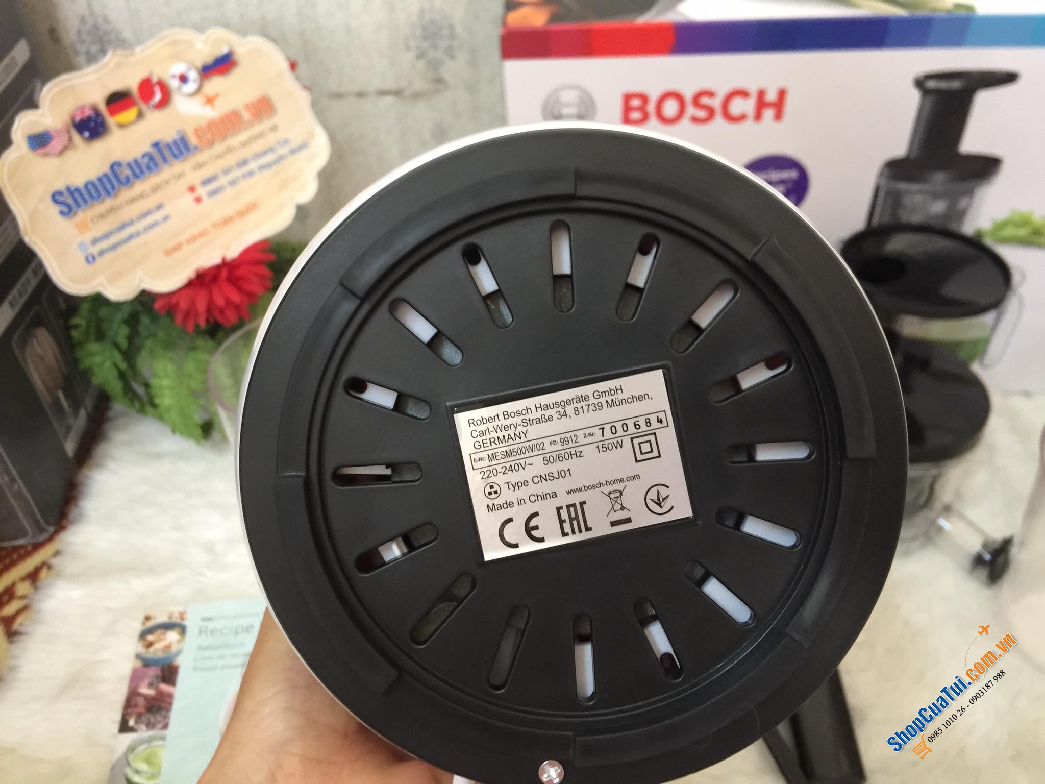 Máy ép chậm Bosch Comfort MESM500W với 2 lưới lọc dùng ép chậm hoặc làm sinh tố, bánh răng Titan khỏe và siêu bền