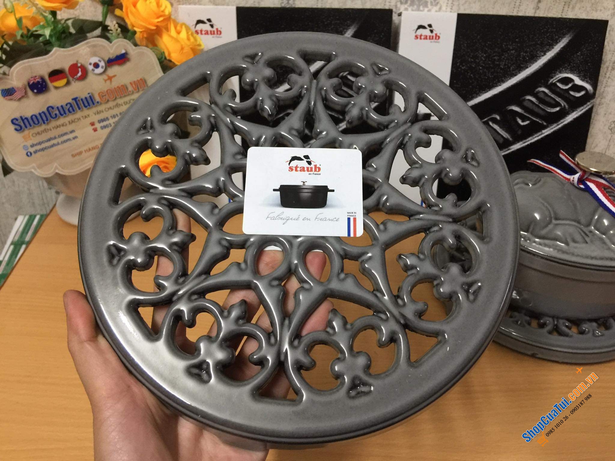 LÓT NỒI GANG STAUB.