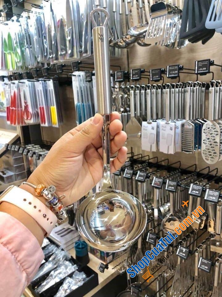 Muôi múc canh WMF - Có móc treo vô cùng tiện dụng. Dài 30cm. Phi 9cm