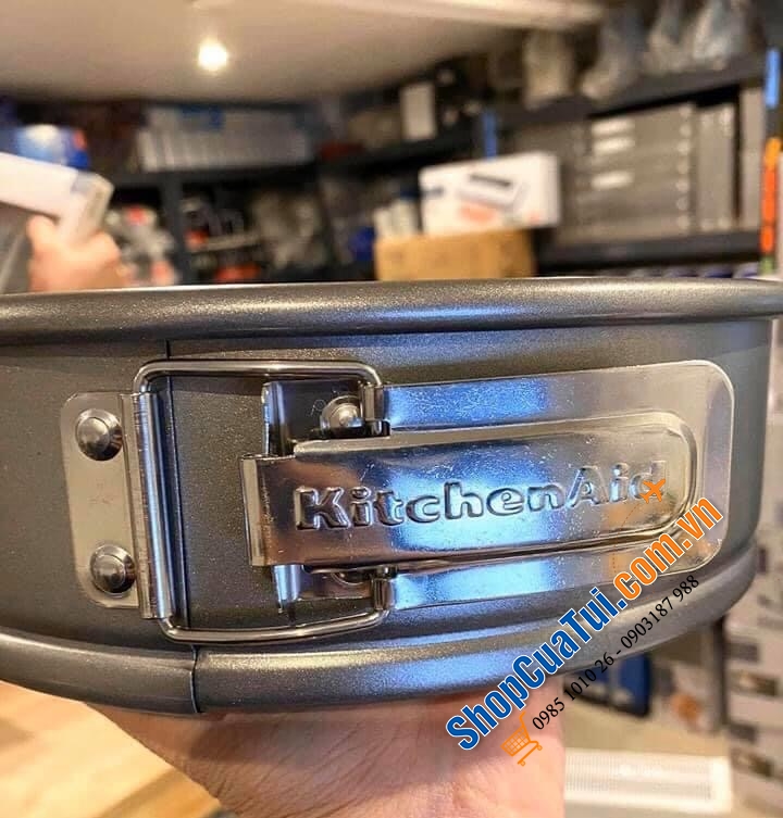 KHUÔN BÁNH CHỐNG DÍNH ĐẾ RỜI KITCHEN AID 24 cm.