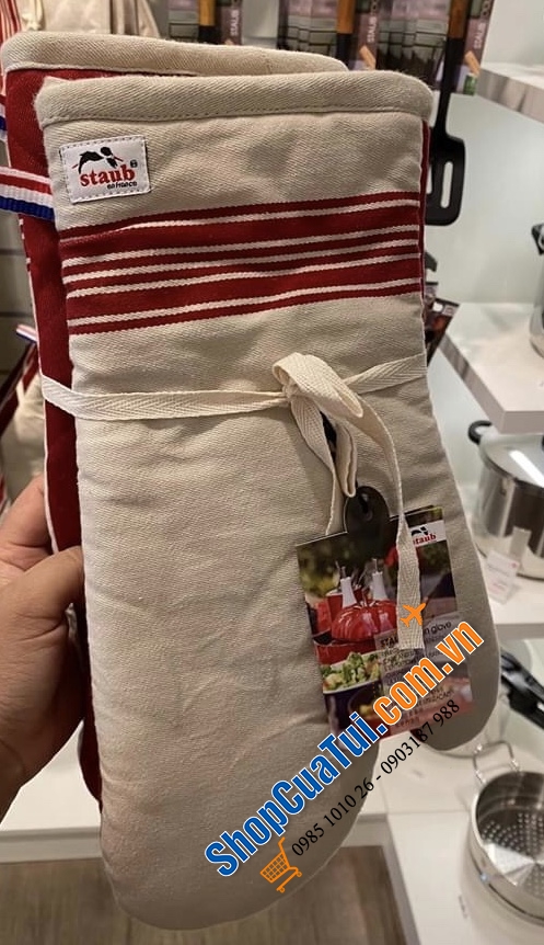 GĂNG TAY DÙNG LÒ NƯỚNG STAUB màu đỏ