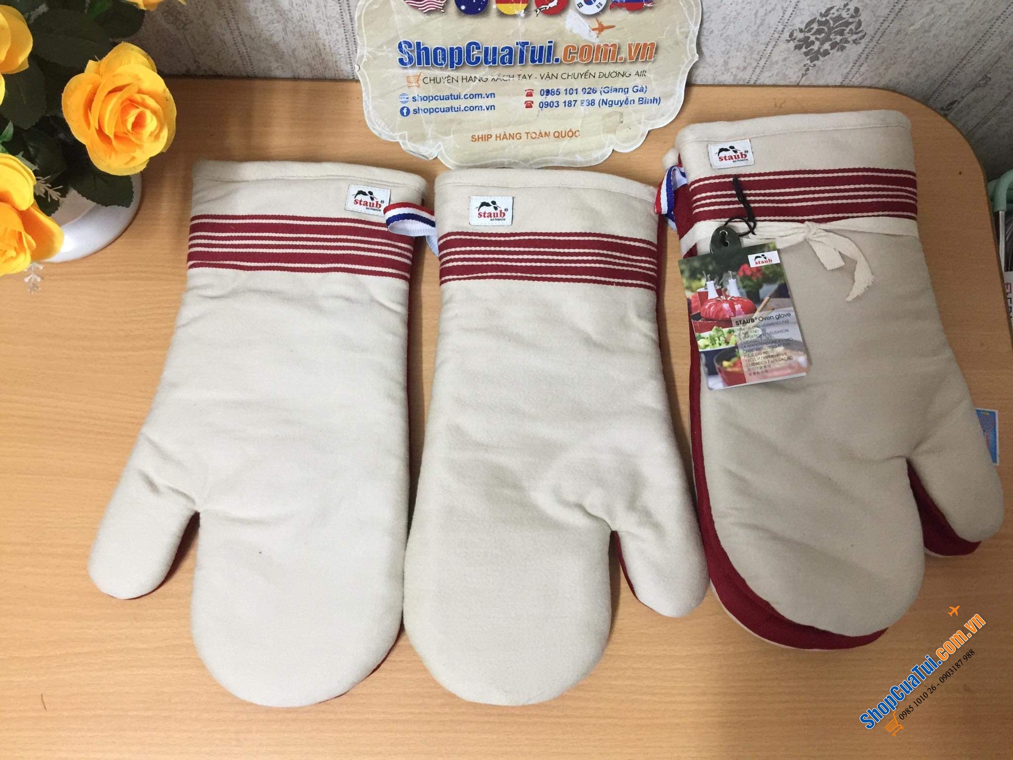 GĂNG TAY DÙNG LÒ NƯỚNG STAUB màu đỏ