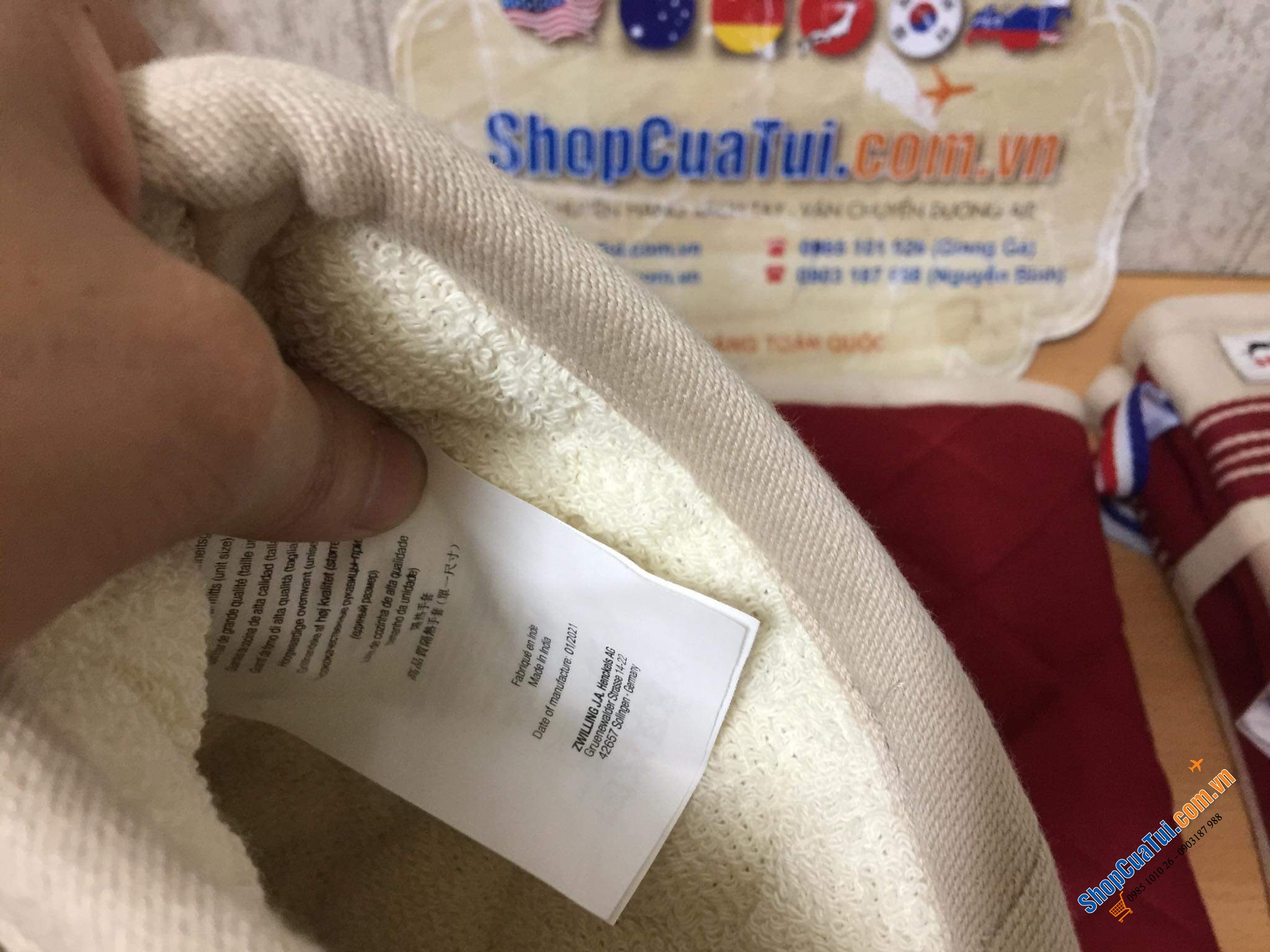 GĂNG TAY DÙNG LÒ NƯỚNG STAUB màu đỏ