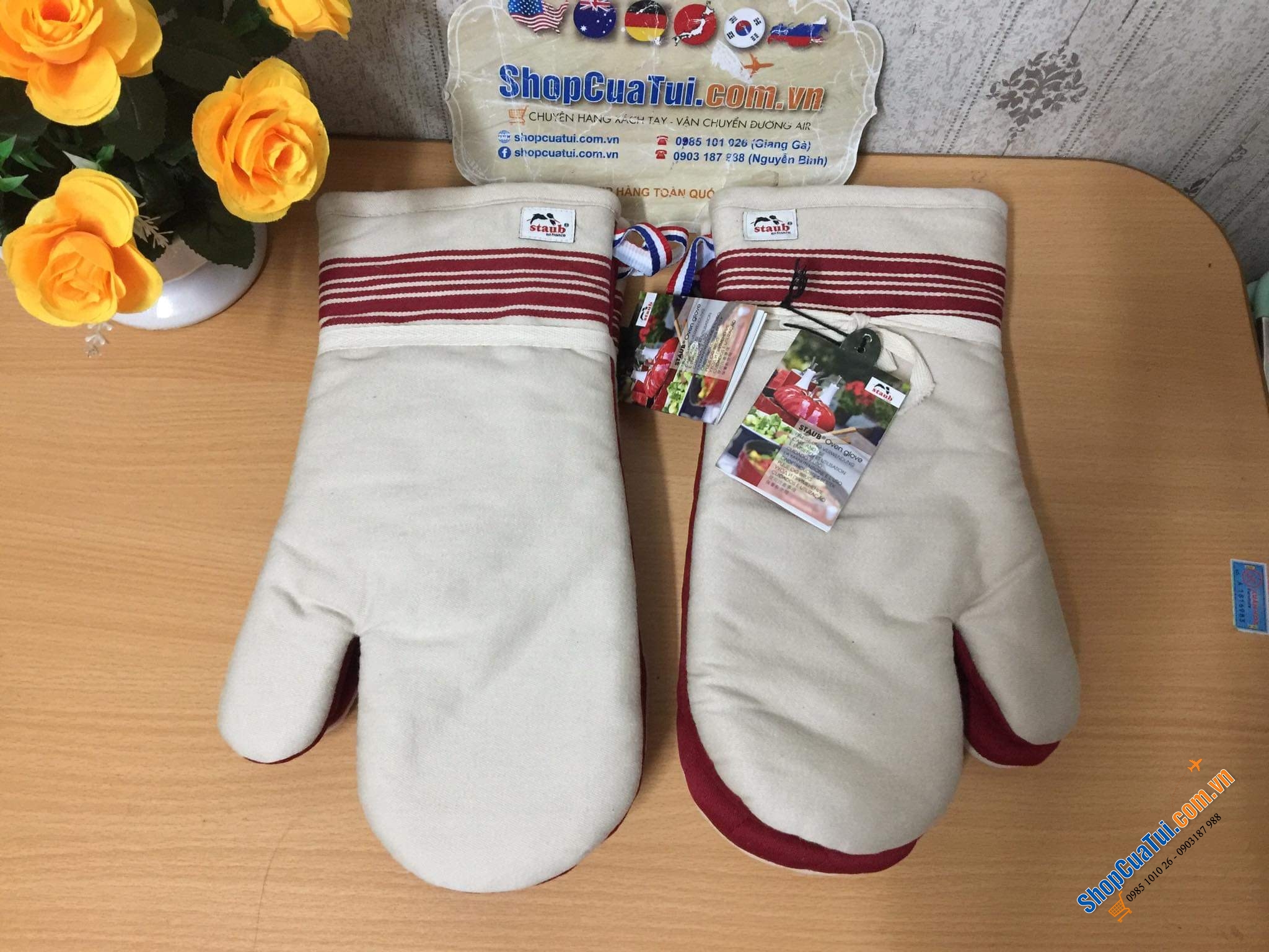 GĂNG TAY DÙNG LÒ NƯỚNG STAUB màu đỏ