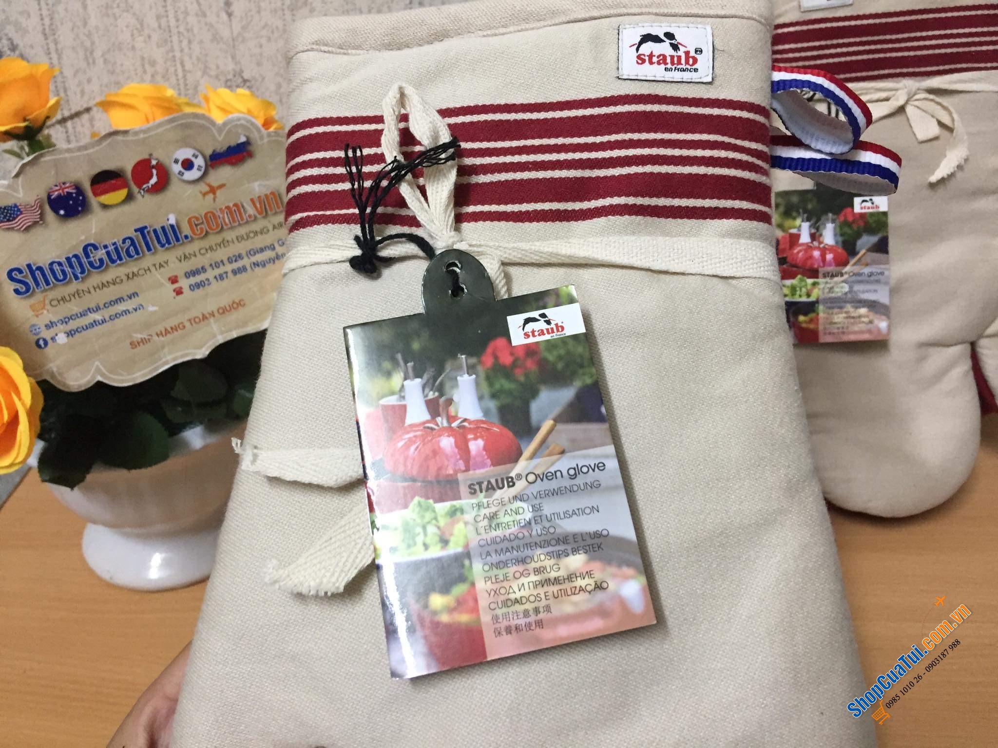 GĂNG TAY DÙNG LÒ NƯỚNG STAUB màu đỏ