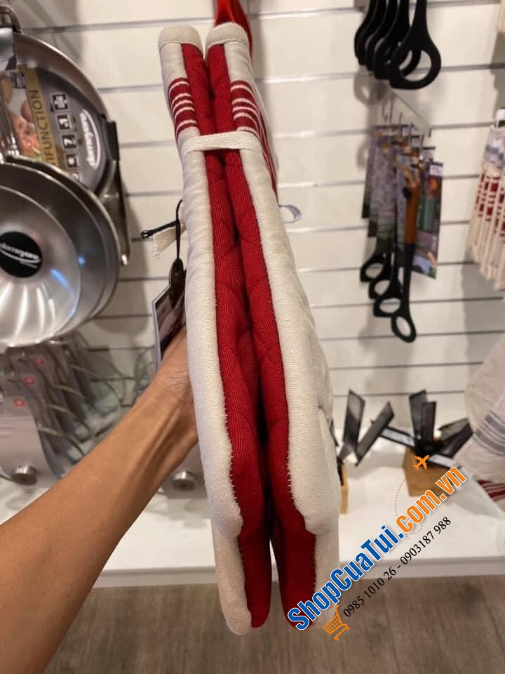 GĂNG TAY DÙNG LÒ NƯỚNG STAUB màu đỏ