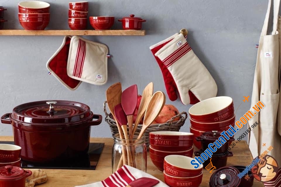 GĂNG TAY DÙNG LÒ NƯỚNG STAUB màu đỏ