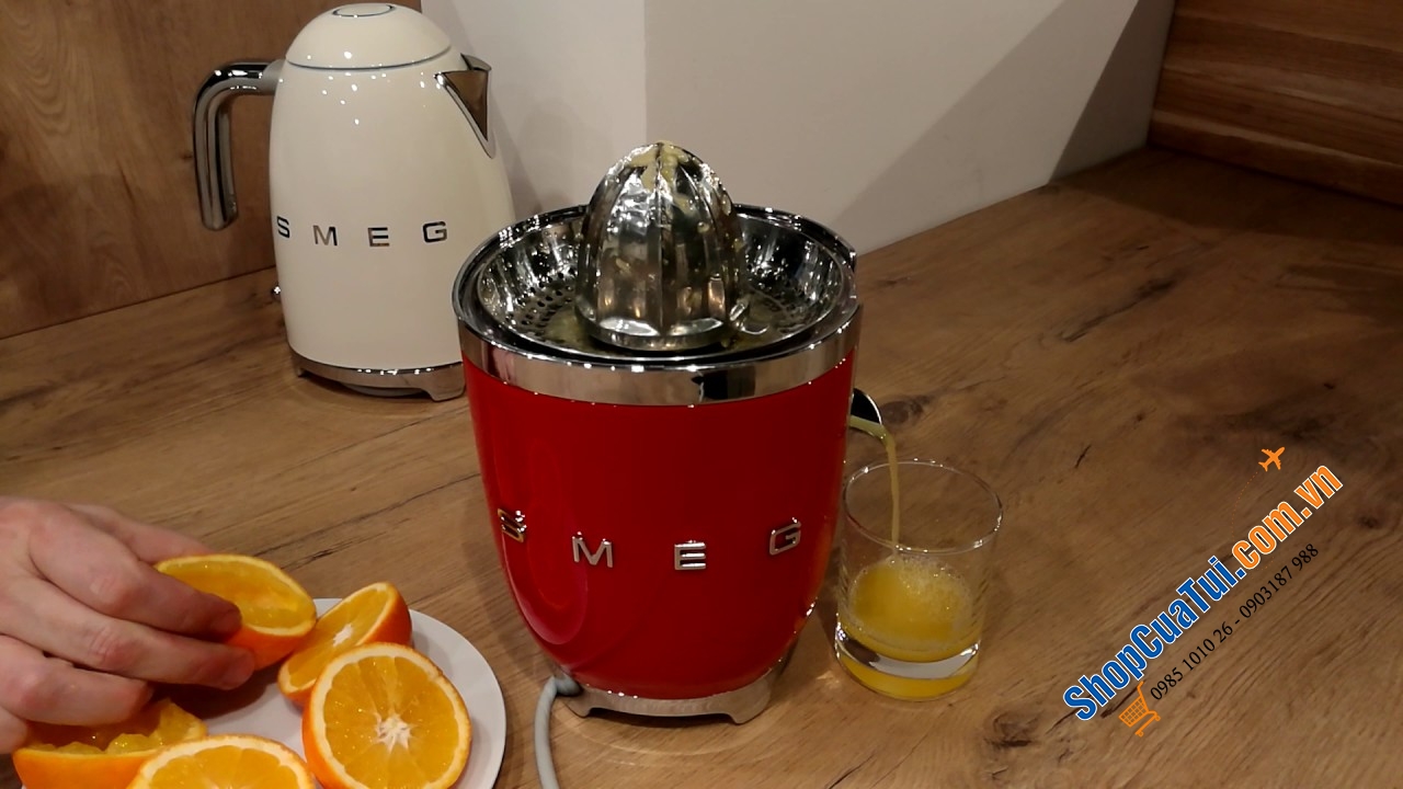 MÁY VẮT CAM SMEG MÀU ĐỎ - ĐỘNG CƠ 70W BẬT TẮT TỰ ĐỘNG dễ dàng cho ly nước cam với lực nhẹ, thiết kế sang trọng từ thương hiệu nổi tiếng