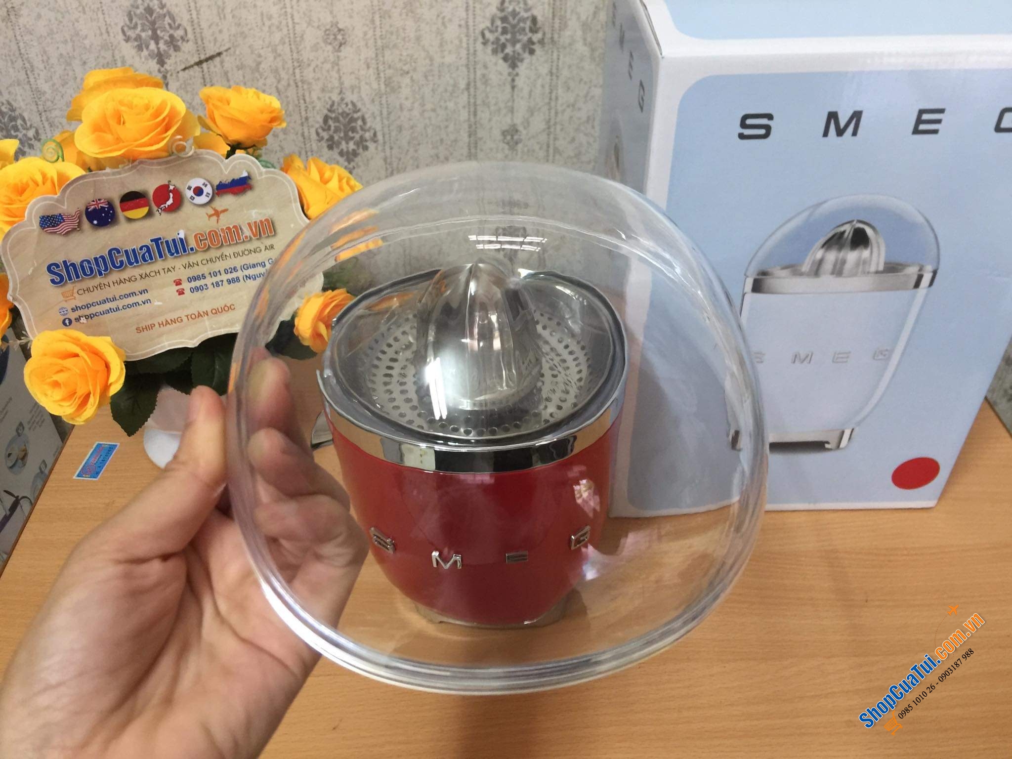 MÁY VẮT CAM SMEG MÀU ĐỎ - ĐỘNG CƠ 70W BẬT TẮT TỰ ĐỘNG dễ dàng cho ly nước cam với lực nhẹ, thiết kế sang trọng từ thương hiệu nổi tiếng