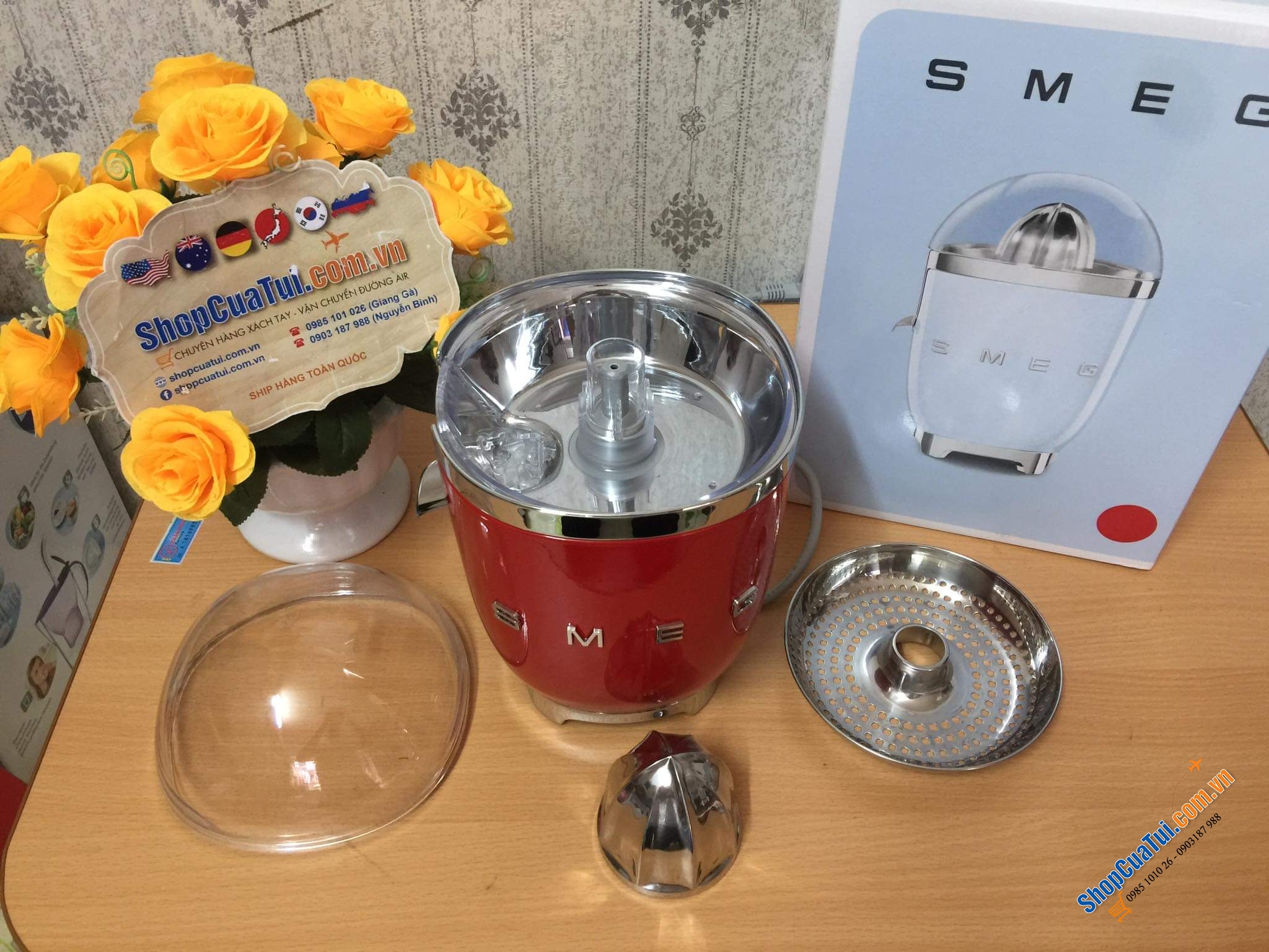 MÁY VẮT CAM SMEG MÀU ĐỎ - ĐỘNG CƠ 70W BẬT TẮT TỰ ĐỘNG dễ dàng cho ly nước cam với lực nhẹ, thiết kế sang trọng từ thương hiệu nổi tiếng