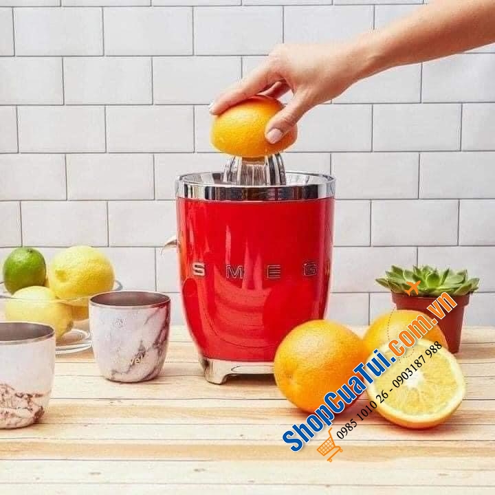 MÁY VẮT CAM SMEG MÀU ĐỎ - ĐỘNG CƠ 70W BẬT TẮT TỰ ĐỘNG dễ dàng cho ly nước cam với lực nhẹ, thiết kế sang trọng từ thương hiệu nổi tiếng