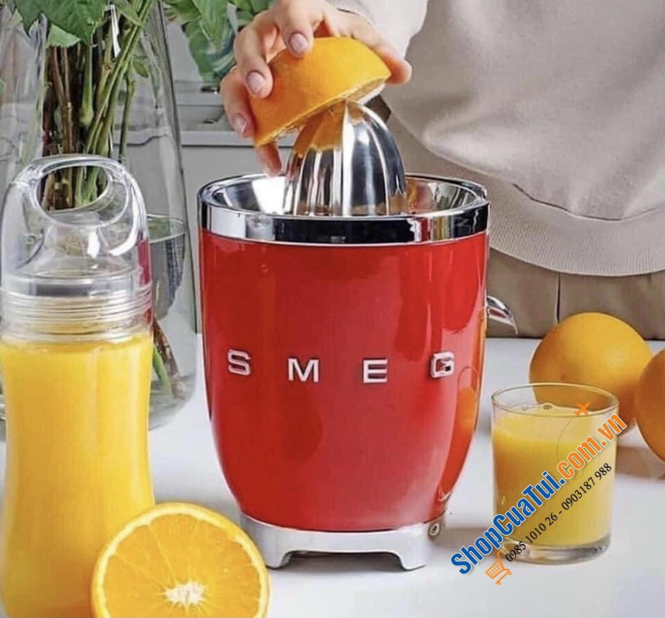 MÁY VẮT CAM SMEG MÀU ĐỎ - ĐỘNG CƠ 70W BẬT TẮT TỰ ĐỘNG dễ dàng cho ly nước cam với lực nhẹ, thiết kế sang trọng từ thương hiệu nổi tiếng