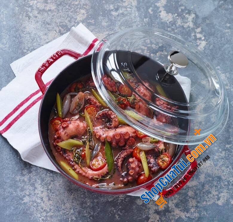 CHẢO NỒI NẮP THUỶ TINH STAUB 24 CM ĐỎ CHERRY.