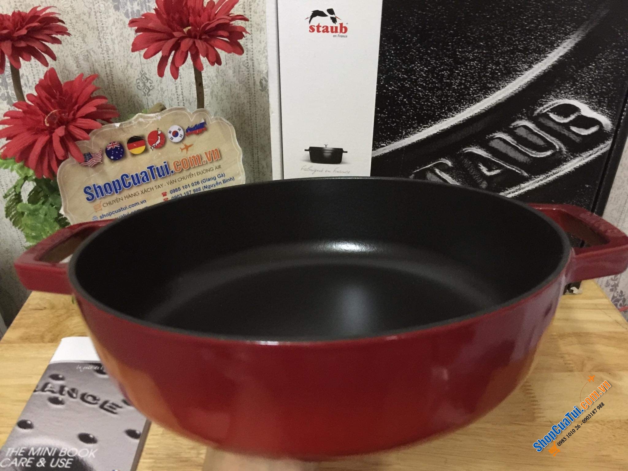 CHẢO NỒI NẮP THUỶ TINH STAUB 24 CM ĐỎ CHERRY.