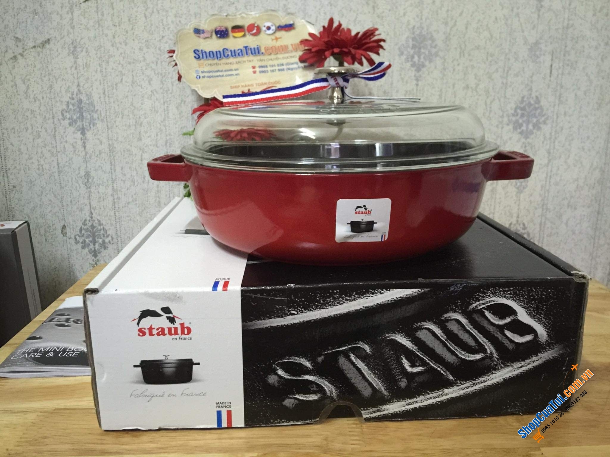 CHẢO NỒI NẮP THUỶ TINH STAUB 24 CM ĐỎ CHERRY.