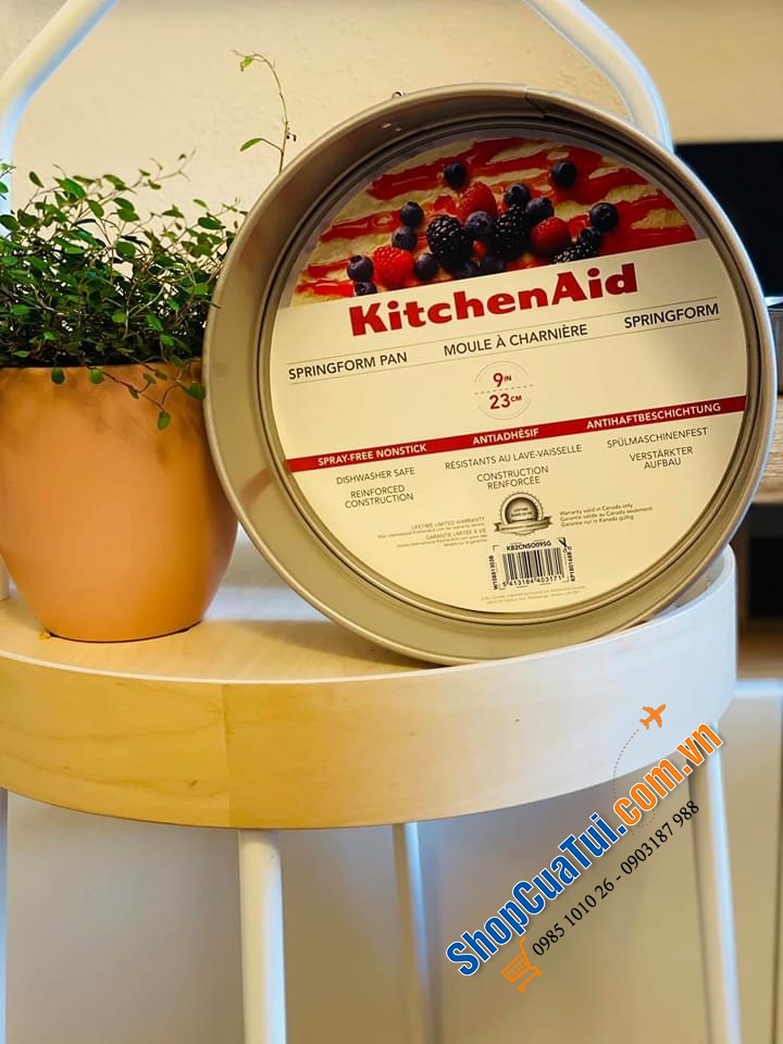 KHUÔN BÁNH CHỐNG DÍNH ĐẾ RỜI KITCHEN AID SÁNG MÀU 23 CM.