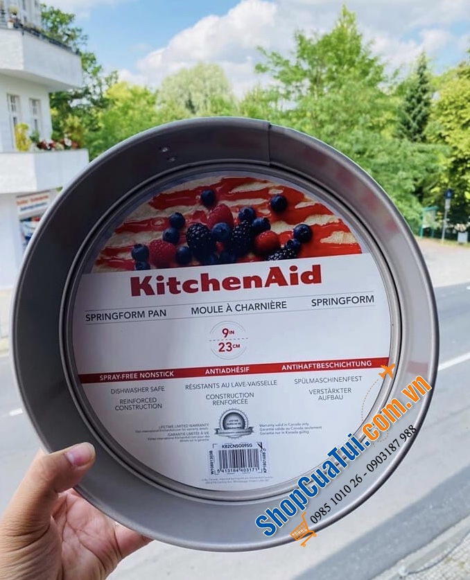 KHUÔN BÁNH CHỐNG DÍNH ĐẾ RỜI KITCHEN AID SÁNG MÀU 23 CM.