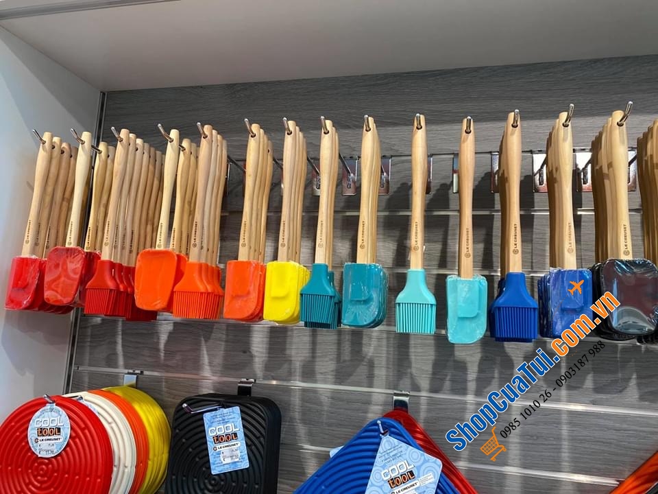 CHỔI SILICON DÀI ĐỦ SẮC MÀU LE CREUSET 29 CM.