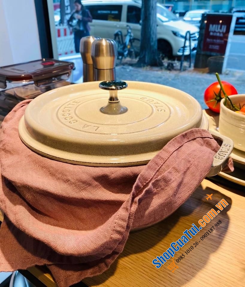 NỒI GANG STAUB CREAM XÁM 22 CM - HIẾM SALE - Màu WHITE TRUFFLE.