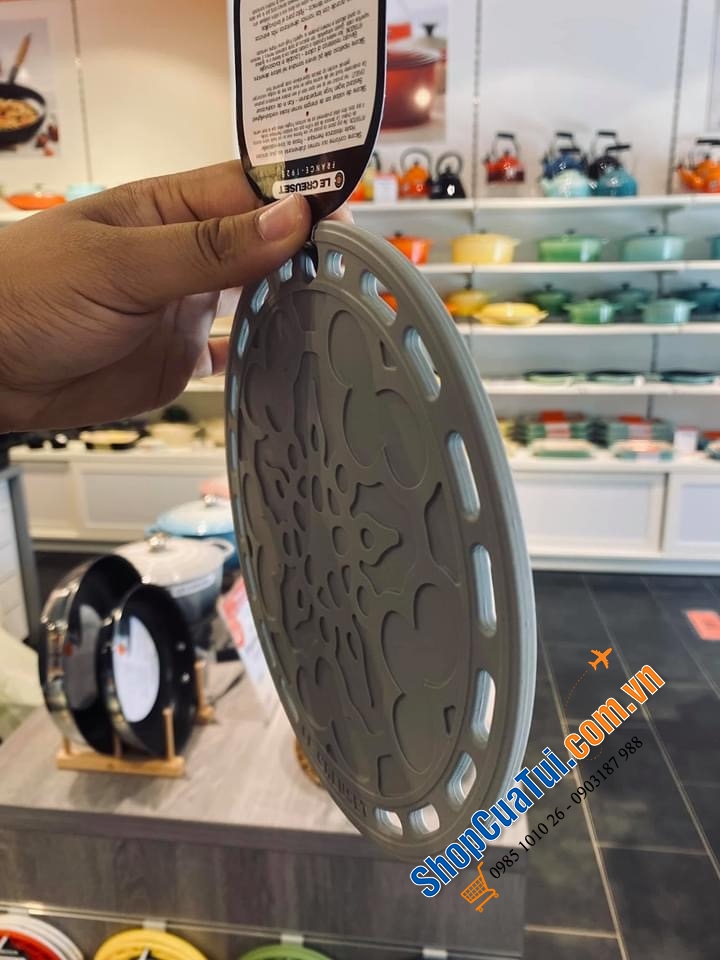 LÓT NỒI LE CREUSET HOẠ TIẾT HOA 20 CM.