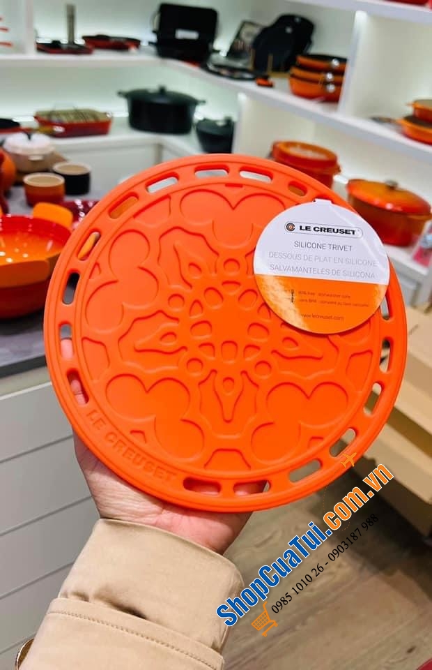 LÓT NỒI LE CREUSET HOẠ TIẾT HOA 20 CM.