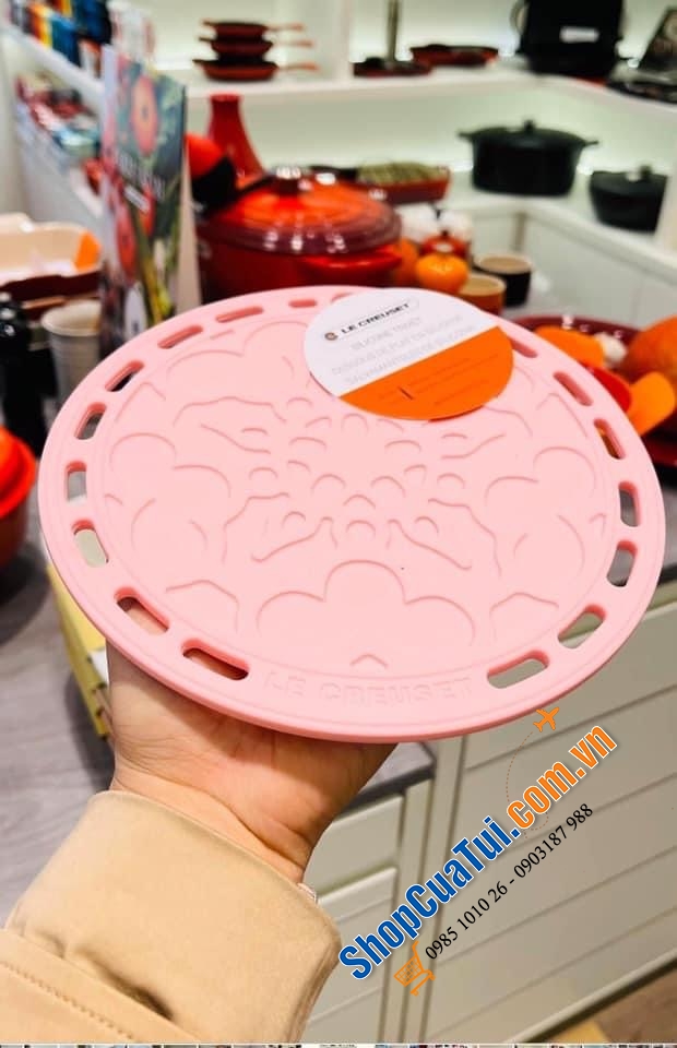 LÓT NỒI LE CREUSET HOẠ TIẾT HOA 20 CM.