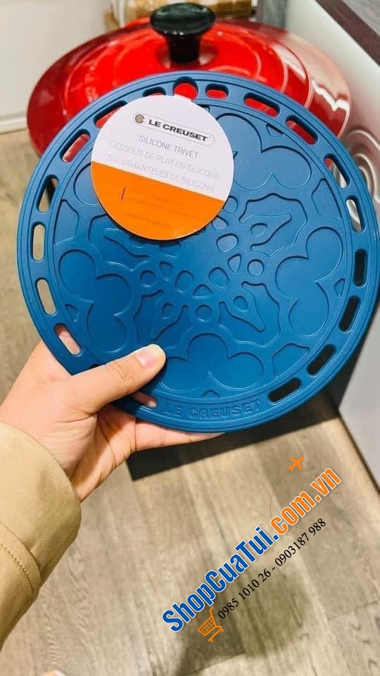 LÓT NỒI LE CREUSET HOẠ TIẾT HOA 20 CM.