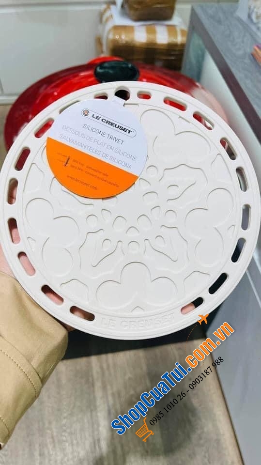 LÓT NỒI LE CREUSET HOẠ TIẾT HOA 20 CM.