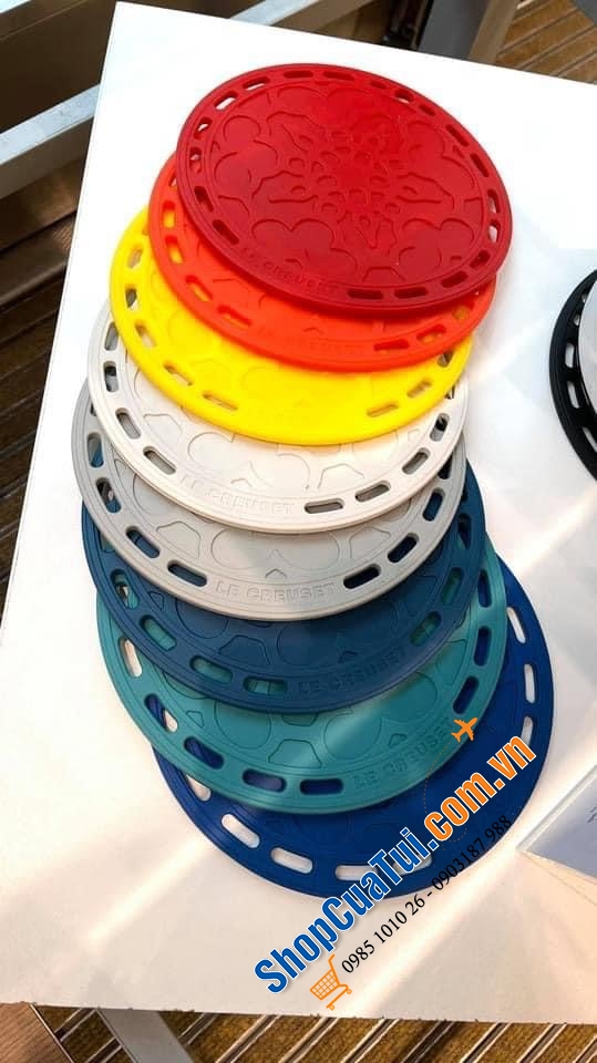 LÓT NỒI LE CREUSET HOẠ TIẾT HOA 20 CM.