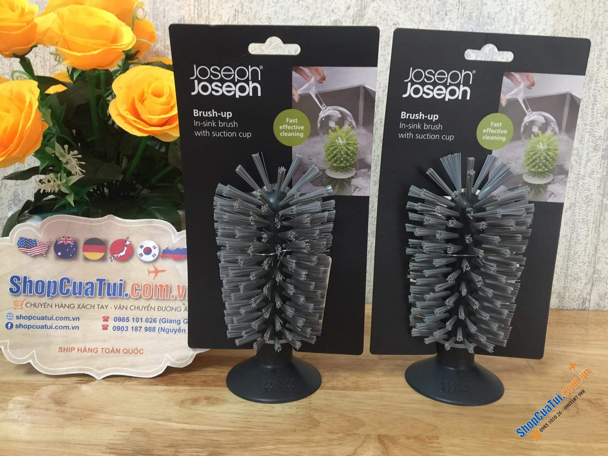 Dụng cụ rửa ly Joseph Joseph.